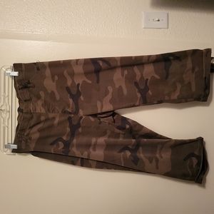 Capris Camo